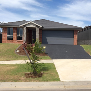 SPACIOUS FAMILY HOME WITH MODERN COMFORTS - Photo 3