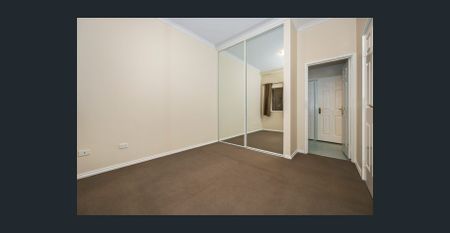 2 BEDROOM, 2 BATHROOM UNFURNISHED APARTMENT - Freshly painted - Photo 4