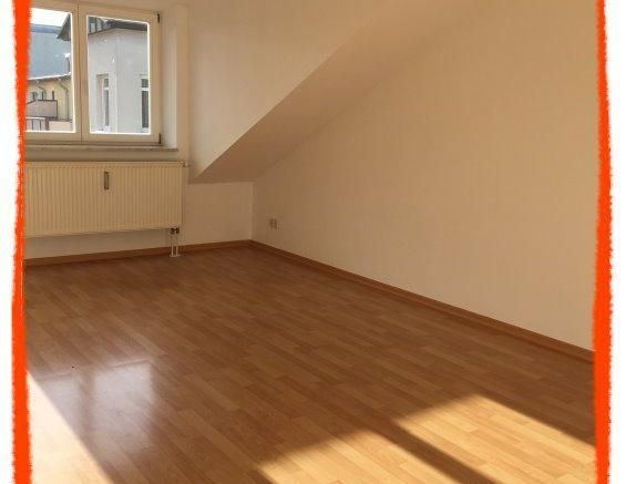 3-Zimmer-Wohnung mit großem BALKON und LAMINAT in Zwickau, zentrumsnah und im Dachgeschoss - Foto 1