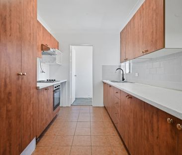 Well Presented 3 Bedroom Apartment - Photo 5