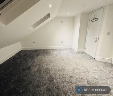 4 bedroom semi-detached house to rent - Photo 6