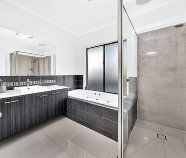 Massive Family Home - Photo 6