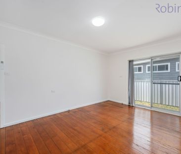 Freshly painted three bedroom home with air-conditioned living spac... - Photo 3