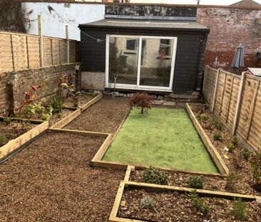 3 bedroom terraced house to rent - Photo 6