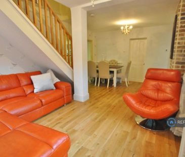 4 bedroom detached house to rent - Photo 1