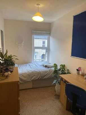 Contemporary Bed House // Jul, LN1 - Photo 1