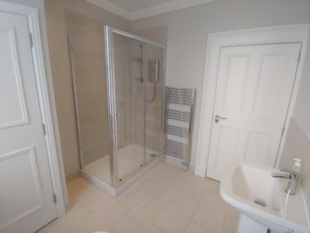 4 bedroom flat to rent - Photo 3
