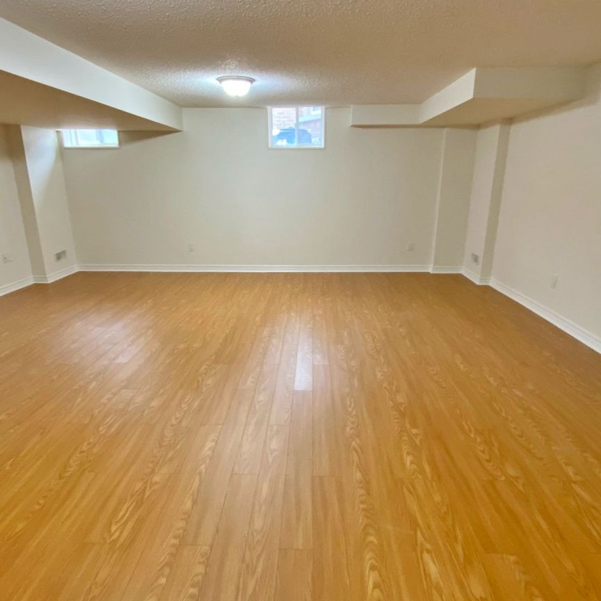 For Lease - 3097 Neyagawa Boulevard, Oakville, Ontario - Photo 1