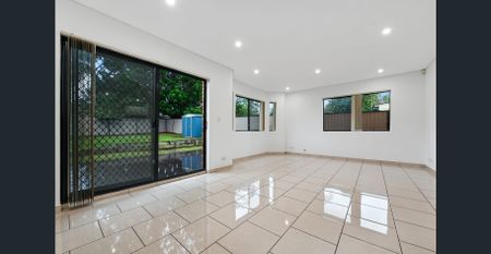 Spacious 4 Bedroom Double Brick Duplex in Prime Location - Photo 3