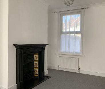 3 bedroom end of terrace house to rent - Photo 1