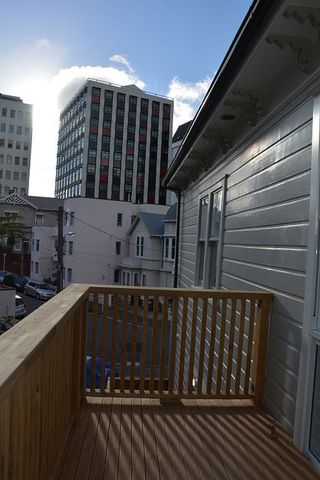Chic 2BR Thorndon Apt w/Balcony & Central Heating - Photo 3
