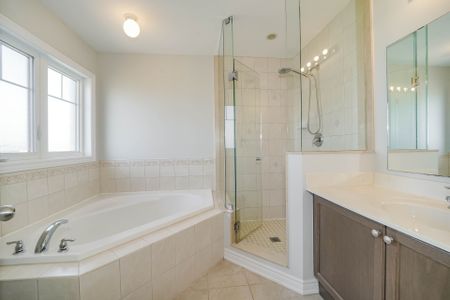 For Lease - 77 Betony Drive, Richmond Hill, Ontario - Photo 2