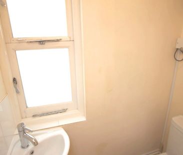 2 Double Bed Flat – Surbiton (Ewell Road, KT6) - Photo 2