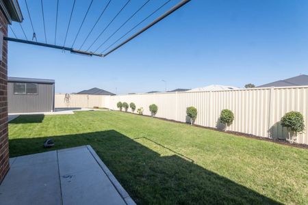 Spacious, Stylish & Feature-Packed Family Home in Prime Shepparton Location! - Photo 4