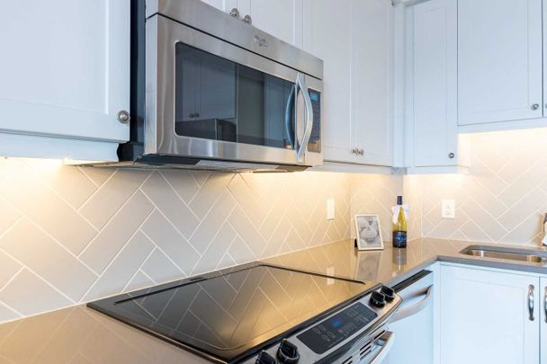 For Lease - 3563 Lake Shore Boulevard Unit# 411, Toronto, Ontario - Photo 1