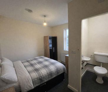 1 bedroom in a house share to rent - Photo 5