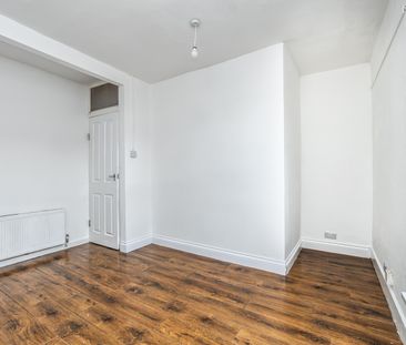 3 Bed Terraced House, Dawlish Road, E10 - Photo 5