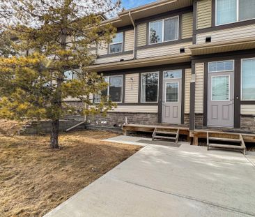 Modern 3 Bedroom Townhouse In Panatella | Garage | Fireplace - Photo 4