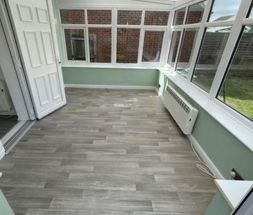2 bedroom bungalow to rent - Photo 2