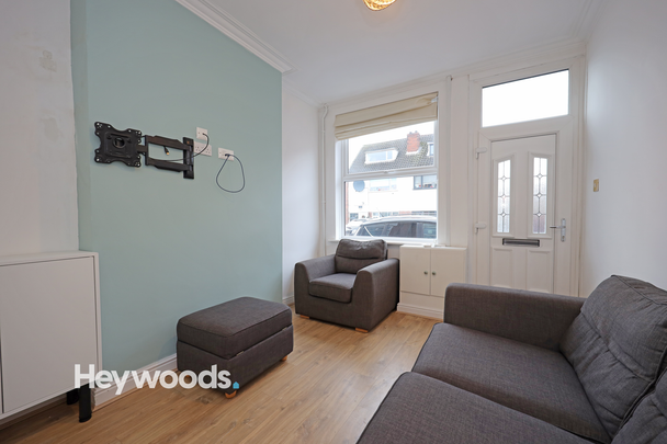2 bed terraced house to rent in Blunt Street, Newcastle-under-Lyme, Staffordshire - Photo 1