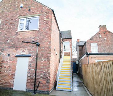 2 bedroom maisonette to rent - Photo 5