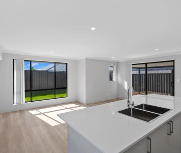 Brand New 5 Bedroom House in Prime Dudley Park Location - Photo 4