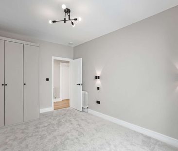 Stunning new two bedroom apartment benefitting from a balcony. - Photo 3