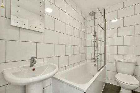 Loftus Road, Shepherds Bush, W12 - Photo 5