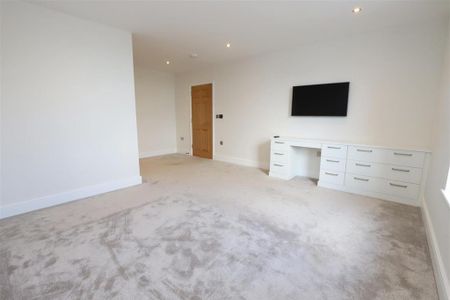 4 bedroom terraced house to rent - Photo 4