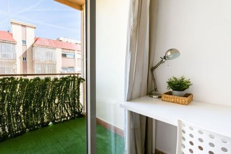 Carrer del Serpis, Valencia, Valencian Community 46022 - Photo 5