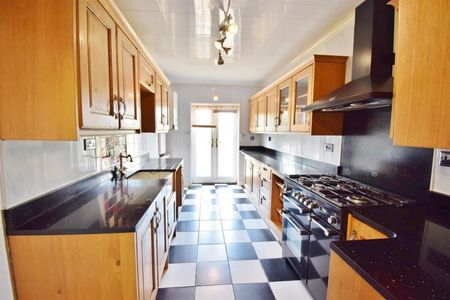 3 bedroom House To Let - Photo 4
