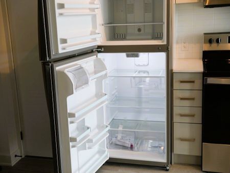 For Lease - 2782 Barton Street Unit# 903, Hamilton, Ontario - Photo 2