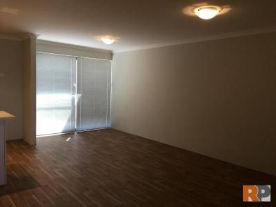 Low Maintenance 2 Bedroom Unit - Photo 1