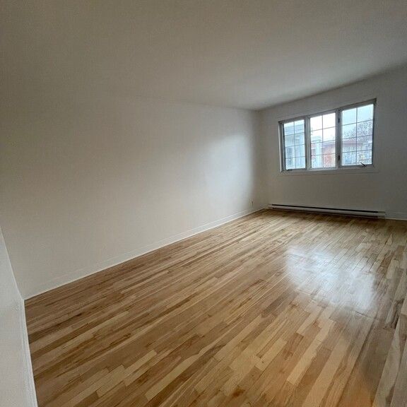 Grand Logement Disponible Dans Anjou - Photo 1