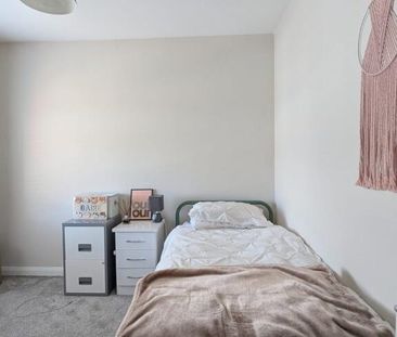 79 Ravenhill Gardens, Belfast, BT6 8GQ - Photo 4