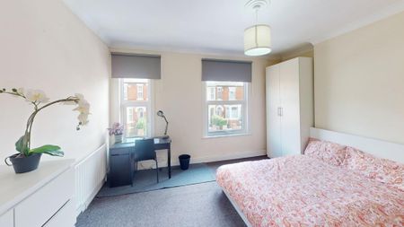 3 bedroom terraced house to rent - Photo 2