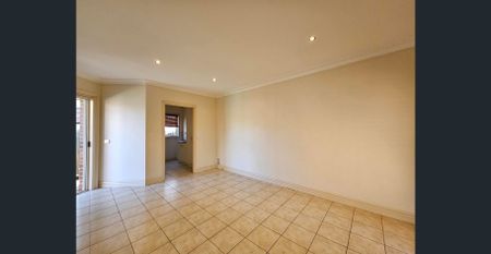 Charming Townhouse - 2 Bedrooms + Study - Photo 4