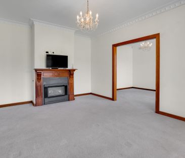 Spacious 3 bedroom family home with a detached rumpus room - Photo 3