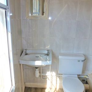 15-17 Market Place - Photo 2