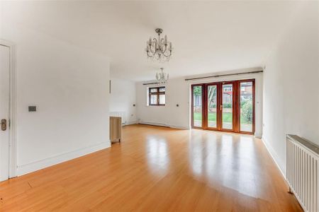 4 bedroom detached house to rent - Photo 3