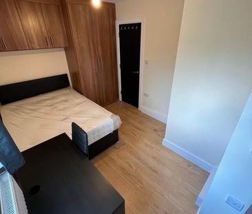 4 Bed Maisonette, Holford House, SE16 - Photo 4