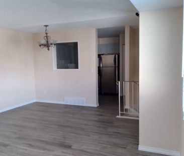 GREAT 3 BED, 1.5 BATH, 2 STOREY TOWNHOUSE W/ AN OUTDOOR PARKING STA... - Photo 6