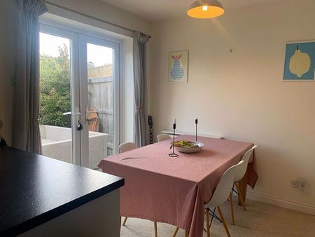 3 bedroom semi-detached house to rent - Photo 2