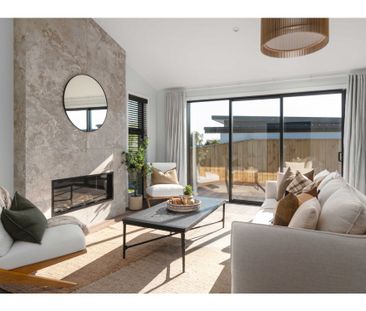 STUNNING EX SHOWHOME - Photo 2