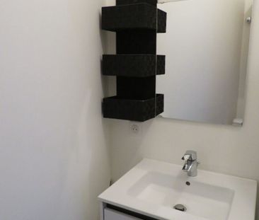 Appartement à louer - REIMS- RUE DU CHAMP DE MARS - Photo 6