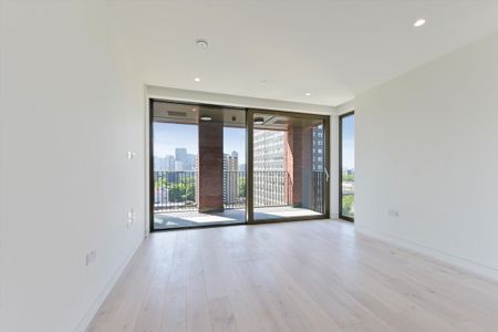 A beautifully presented two bedroom, two bathroom apartment in The Arc, EC1V. - Photo 3