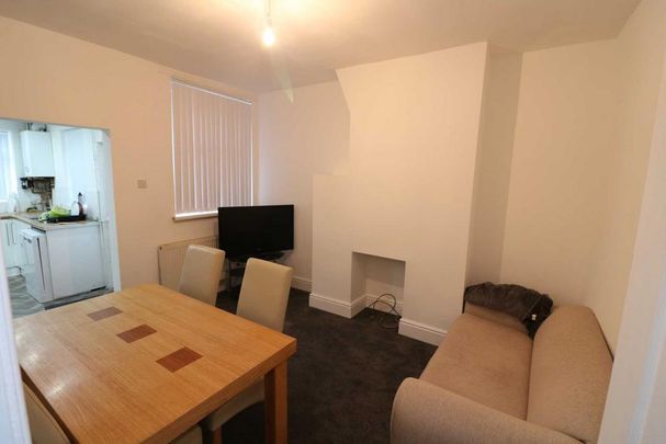 4 bedroom terraced house to rent - Photo 1