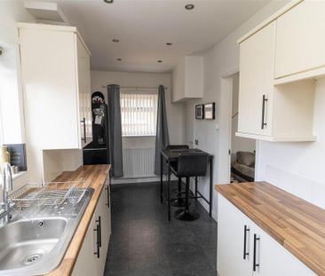 2 bedroom semi-detached house to rent - Photo 4