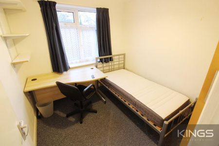 6 bedroom semi-detached house to rent - Photo 2