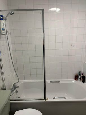 Room 1, 25 Springfield Road, Guildford, Surrey GU1 4DW - Photo 1